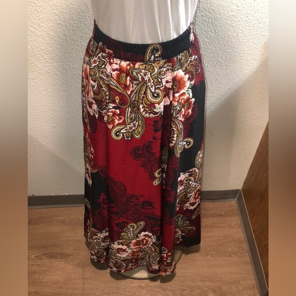 *NWT* C EST. 1946 Chic Paisley Maxi Skirt - Red and Black - Picture 5 of 9